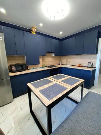 Кухня 1,95м Квадро (Высокие модули/Белый софт/Серый) в Искитиме - iskitim.mebel54.com | фото