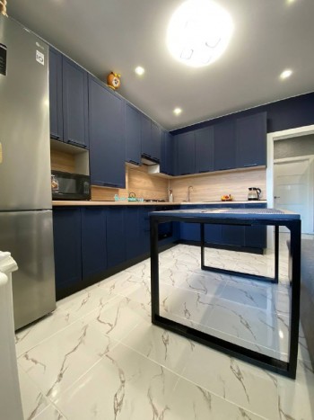 Кухня 1,95м Квадро (Высокие модули/Белый софт/Серый) в Искитиме - iskitim.mebel54.com | фото