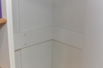 Шкаф угловой «Оксфорд» (Ривьера/Белый с рисунком) в Искитиме - iskitim.mebel54.com | фото